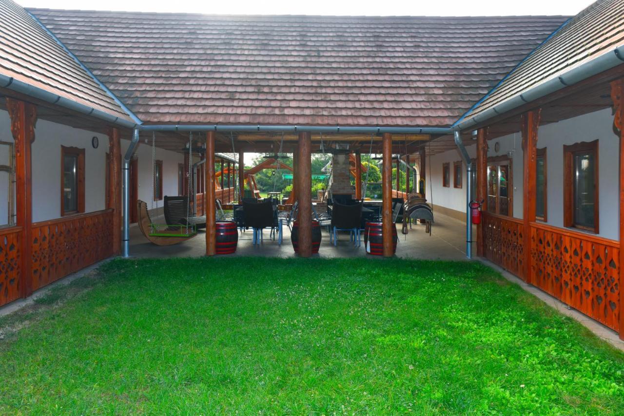 Nyakiglab Villa Szegi Экстерьер фото